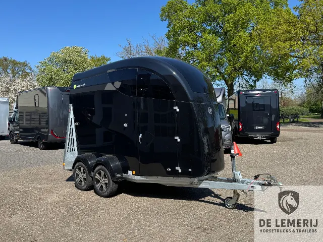 Bücker Careliner M مقطورة خيل سوداء لعدد 2 خيل 2400 كجم