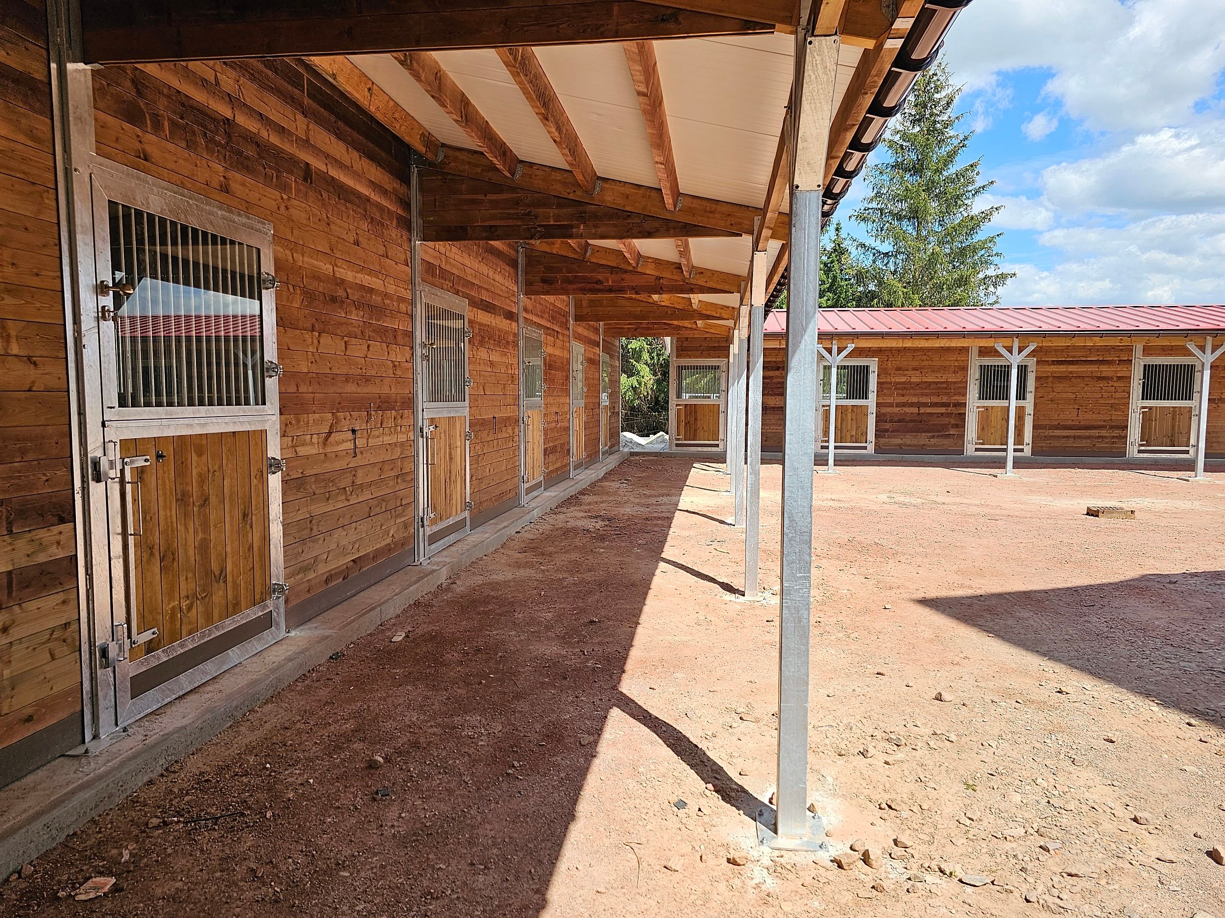 Écurie extérieure & Box de chevaux | Abris pour chevaux - construction d'écuries modernes | Stallbau