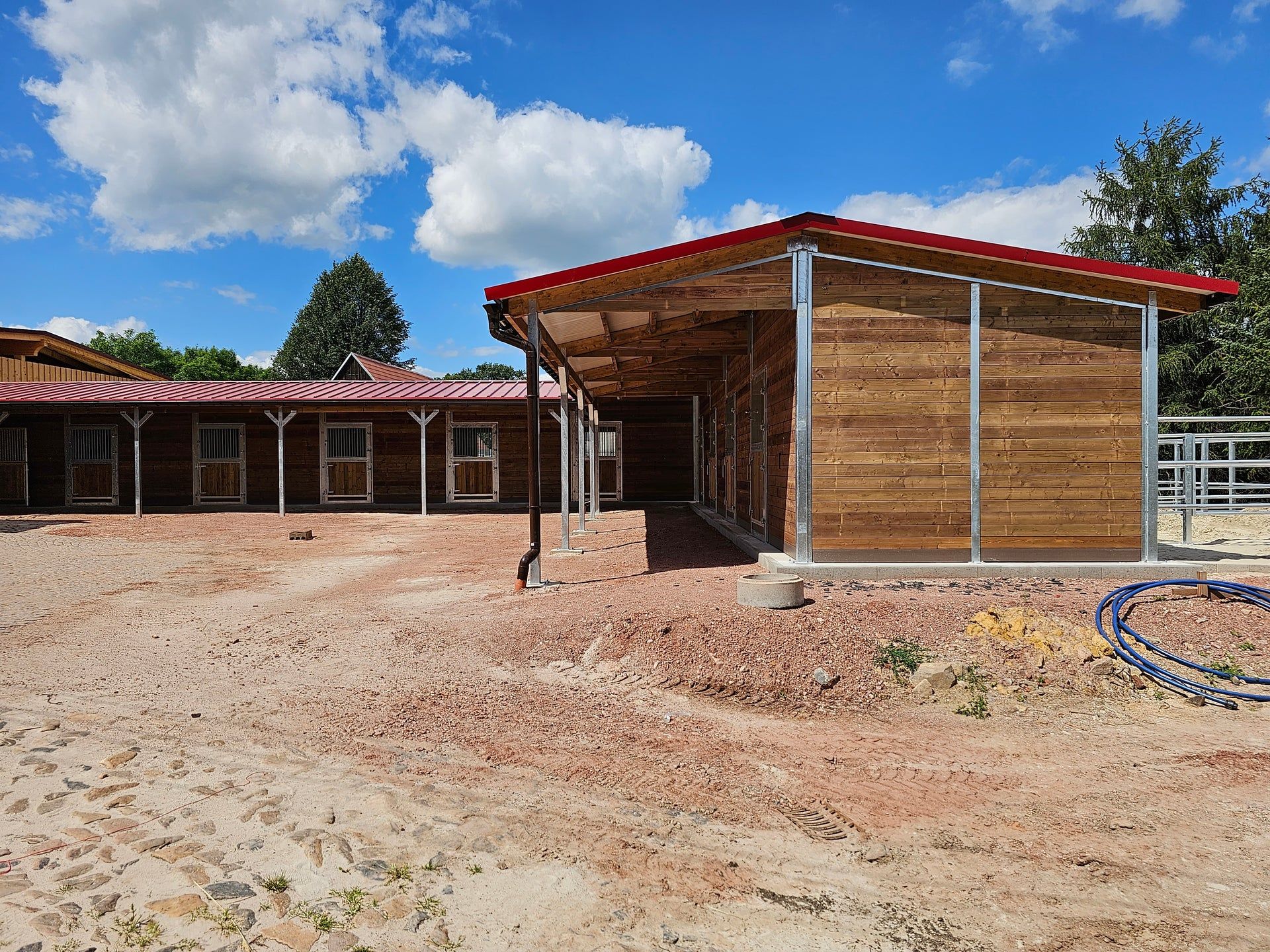 Outdoor Stable & Horse Boxes | Shelters for Horses – Modern Stable Construction | Stallbau - Photo 2