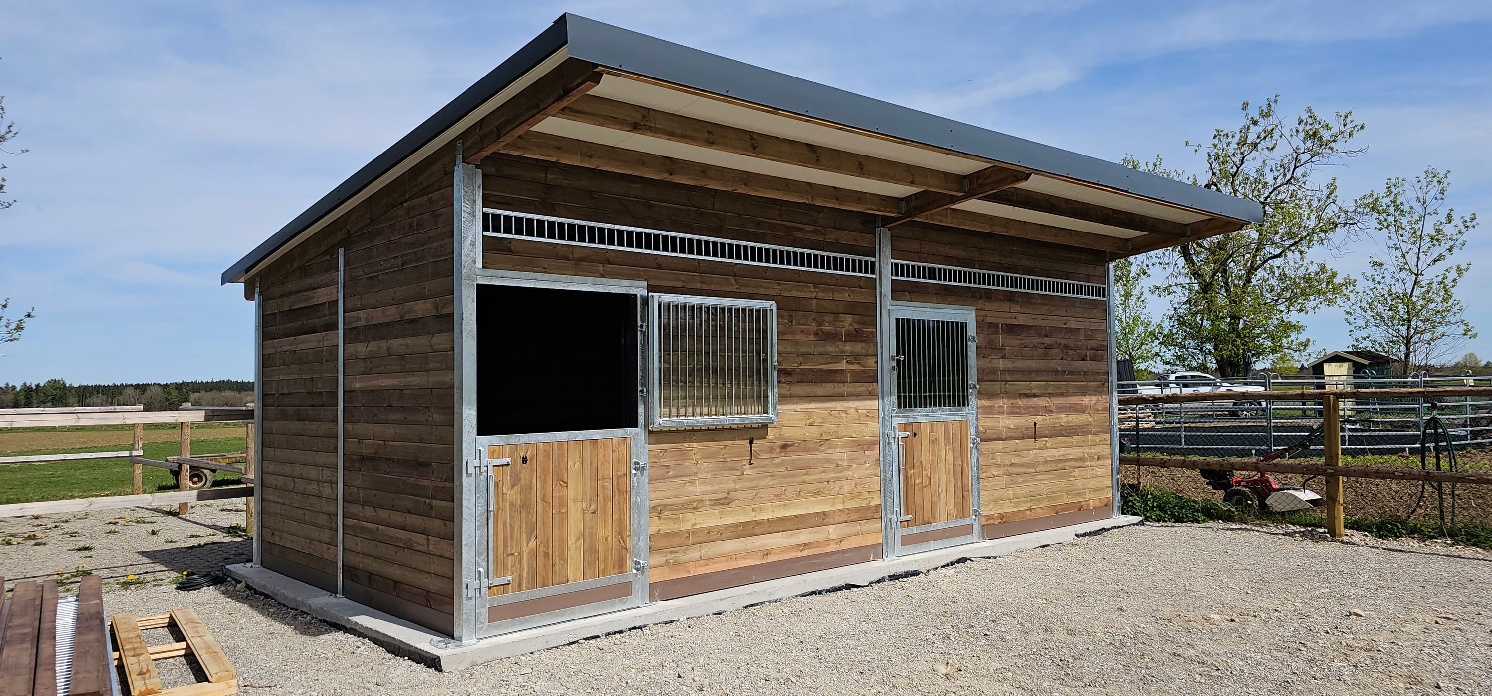 Outdoor Stable & Horse Boxes | Shelters for Horses – Modern Stable Construction | Stallbau - Photo 4