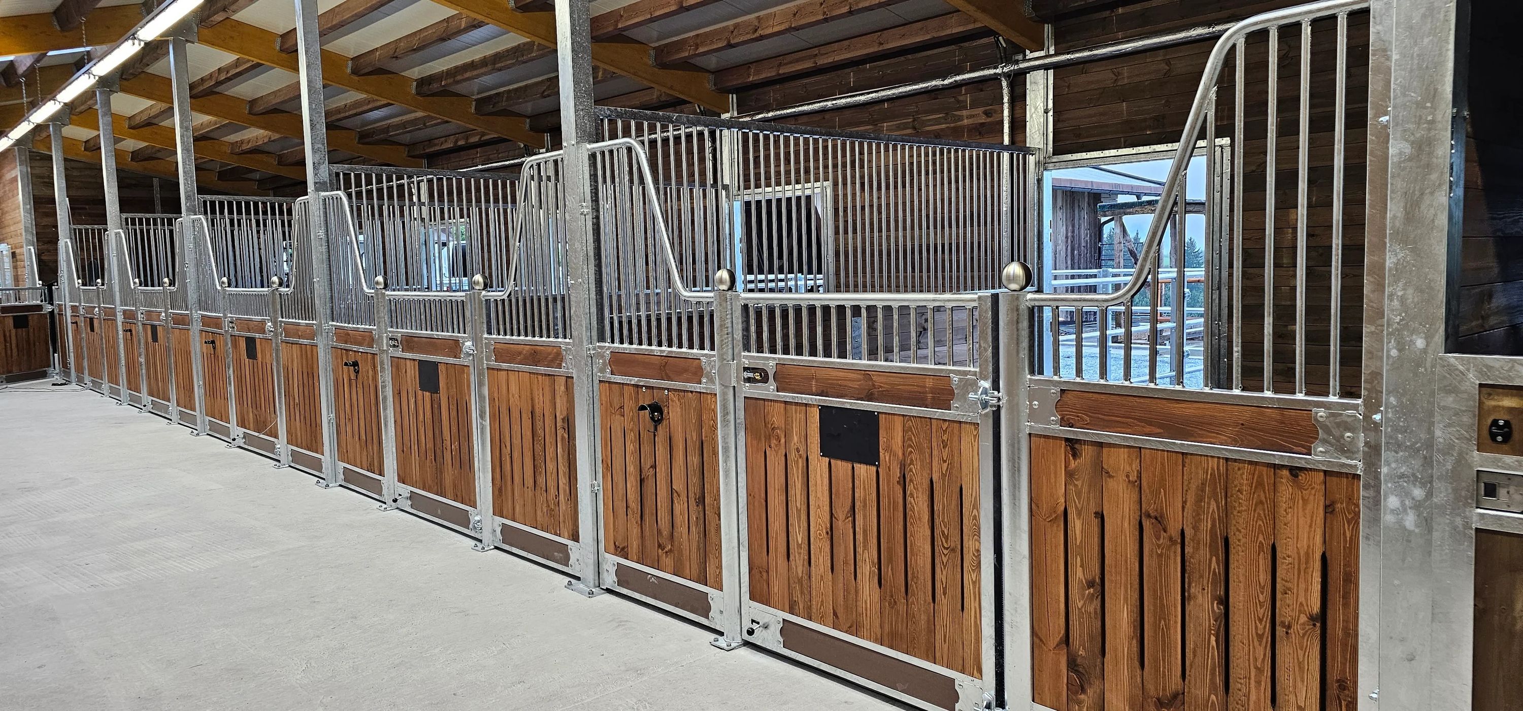 Outdoor Stable & Horse Boxes | Shelters for Horses – Modern Stable Construction | Stallbau - Photo 5