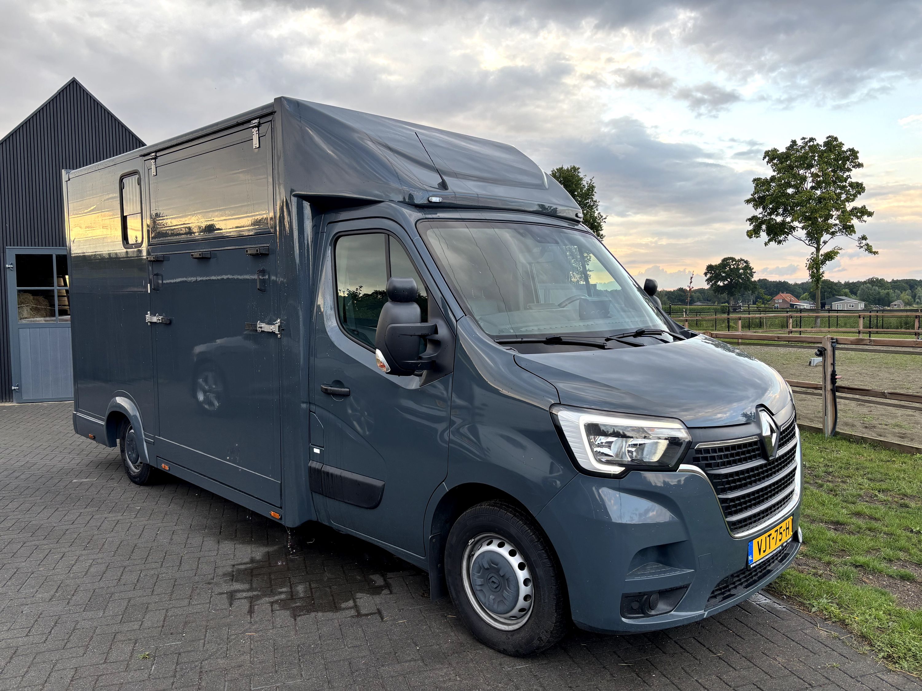 Renault Master 2 paards bouwjaar 2021