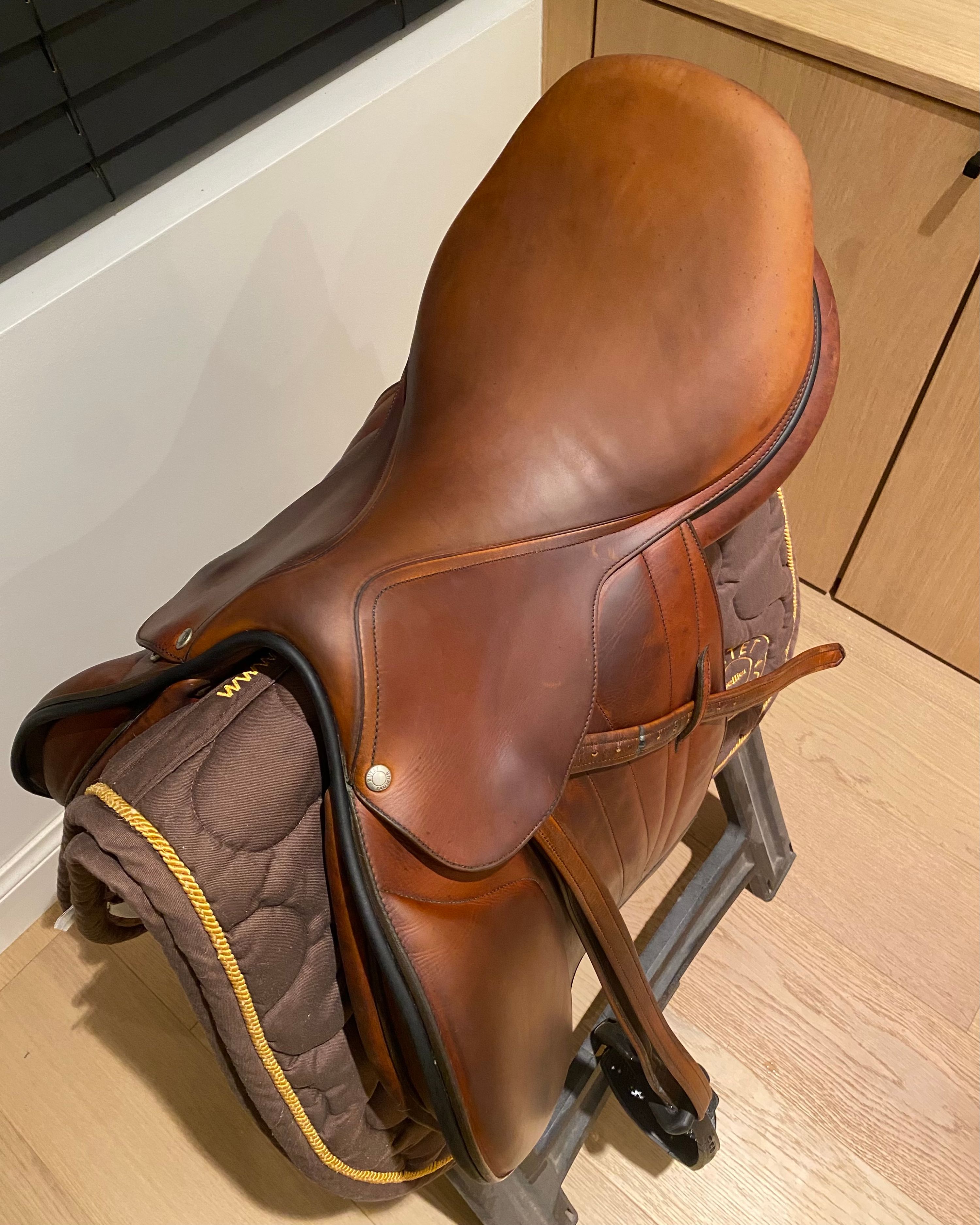 Butet Saumur jumping saddle + accessories - Photo 4