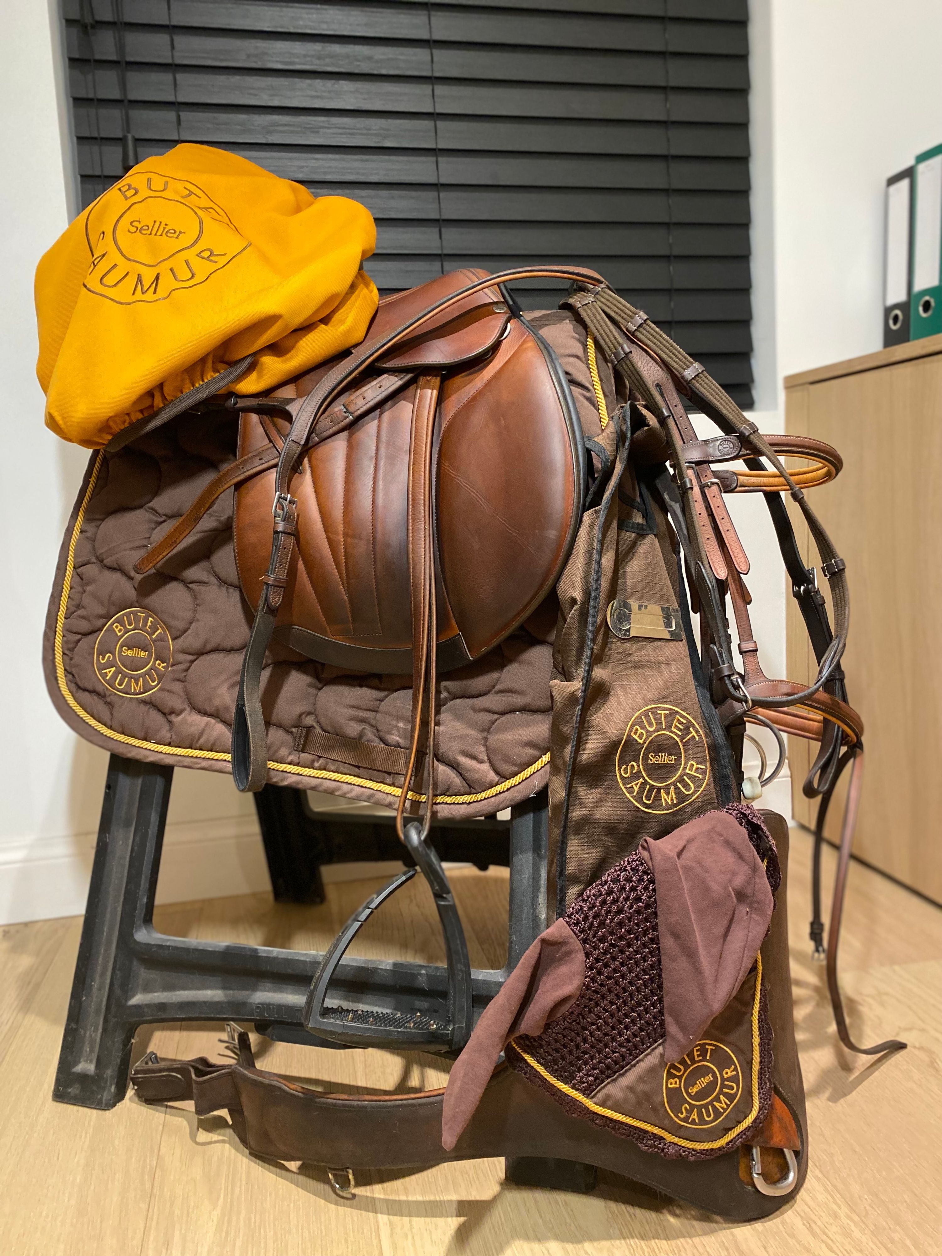 Butet Saumur jumping saddle + accessories - Photo 2