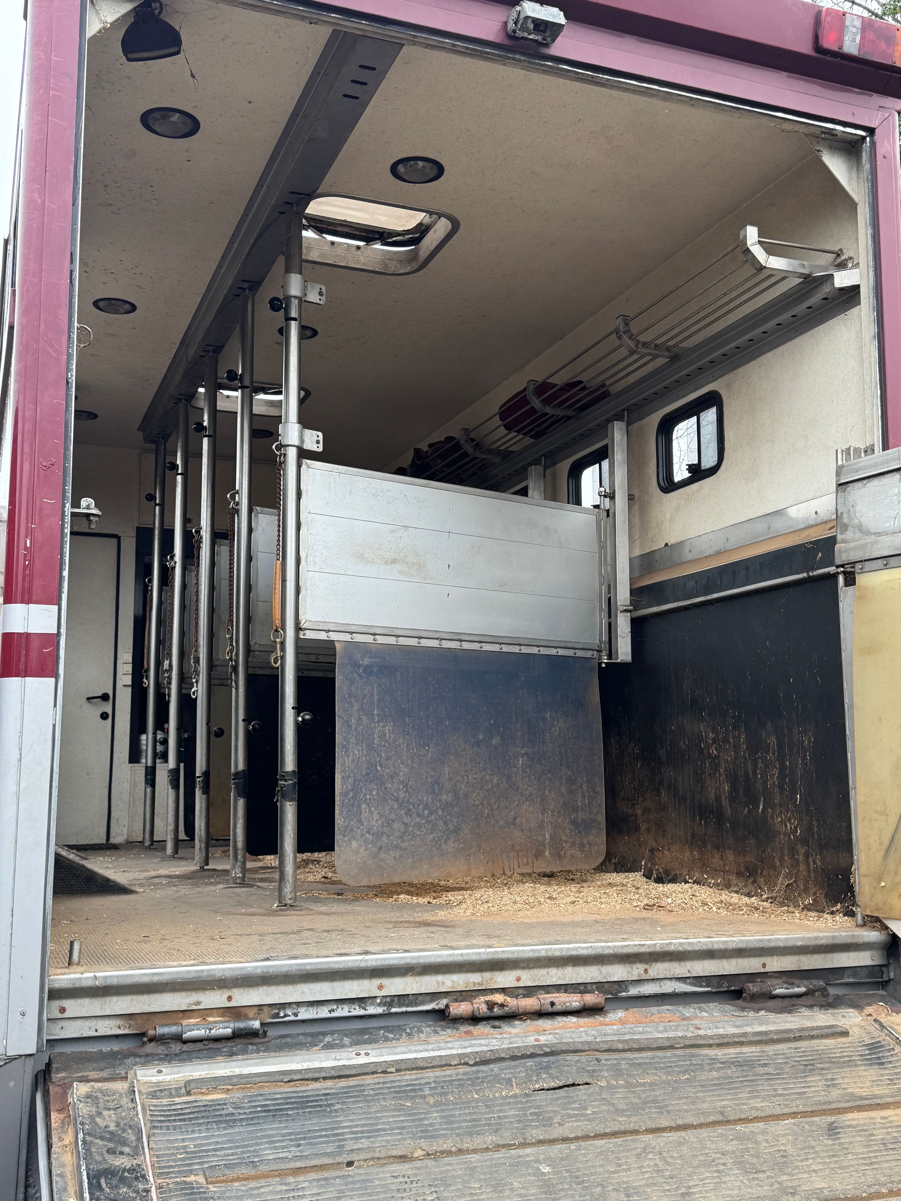 HORSE TRUCK FOR 5 HORSES - Photo 5