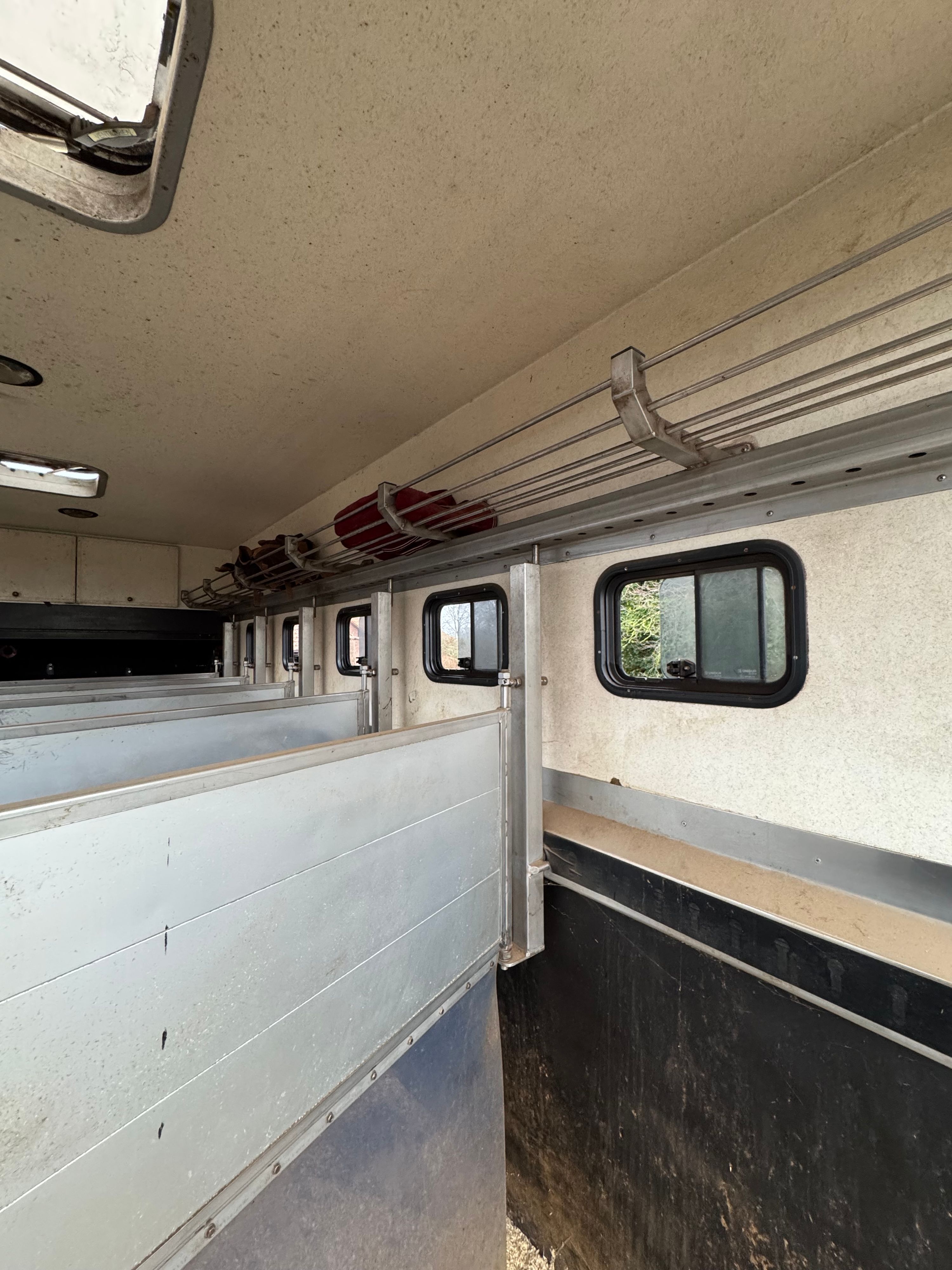 HORSE TRUCK FOR 5 HORSES - Photo 4