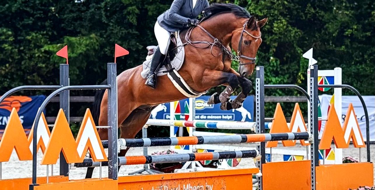 SUPER GAVE SCHOOLMASTER