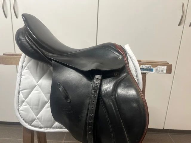 Stubben Juventus S - youth saddle 17 inch - ideal for D pony or small horse - Main photo