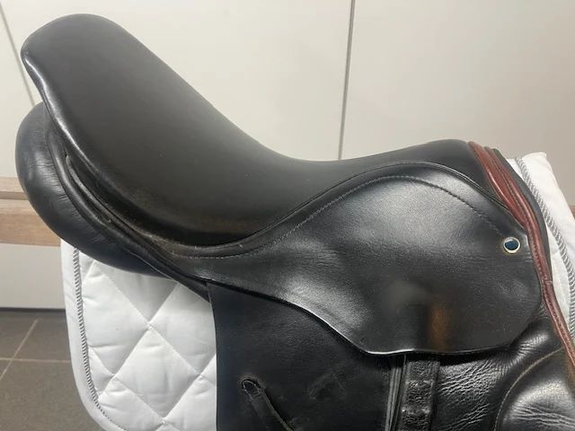 Stubben Juventus S - youth saddle 17 inch - ideal for D pony or small horse - Photo 2