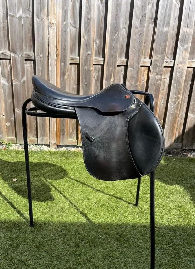Prestige Italia “Paris” 16’5/17 inch Jumping Saddle. - Photo 2