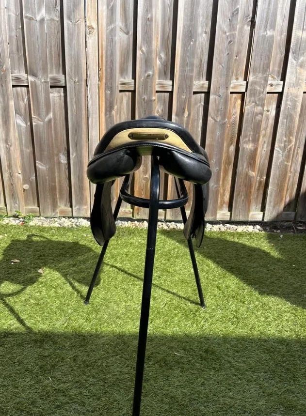 Prestige Italia “Paris” 16’5/17 inch Jumping Saddle. - Photo 3