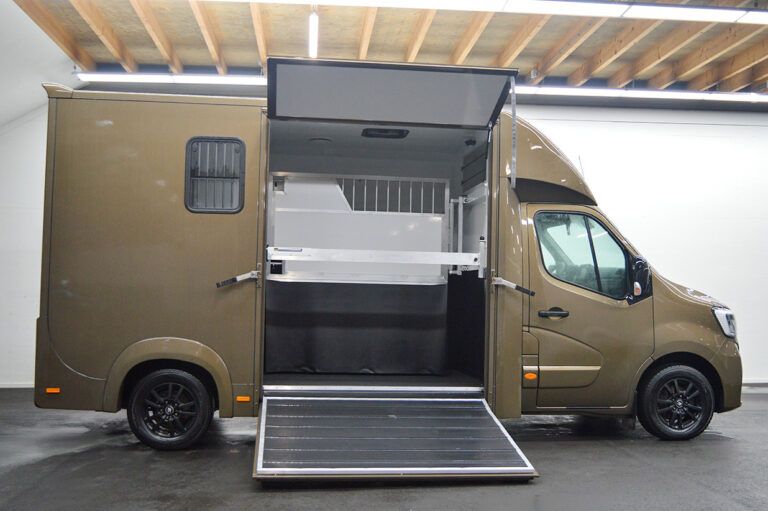 OCASIÓN VIGO NUEVA CARROCERÍA PARA CABALLOS 2022 53.131 km ZDB21 - Foto 3