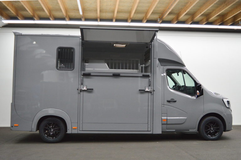 OCASIÓN VIGO NUEVA CARROCERÍA PARA CABALLOS 2023 59.116km ZDB22 - Foto 3