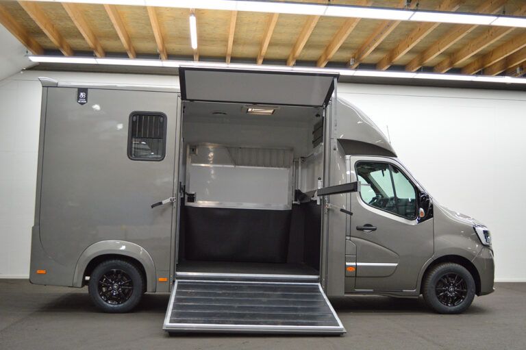 OCASIÓN VIGO NUEVA CARROCERÍA PARA CABALLOS 2022 77.978km ZDB25 - Foto 4