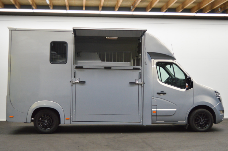 OCASIÓN VIGO NUEVA CARROCERÍA PARA CABALLOS 2023 61.782km ZDB27 - Foto 3