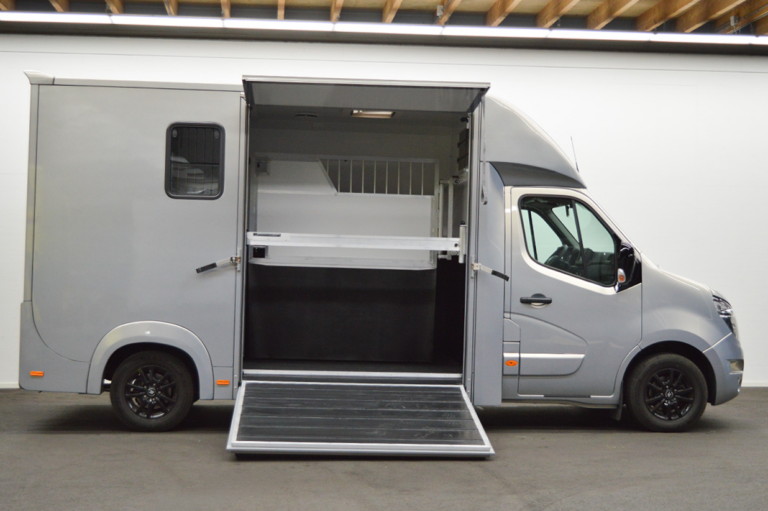 OCASIÓN VIGO NUEVA CARROCERÍA PARA CABALLOS 2023 61.782km ZDB27 - Foto 4