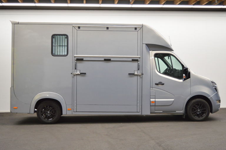 OCASIÓN VIGO NUEVA CARROCERÍA PARA CABALLOS 2023 61.782km ZDB27 - Foto 2