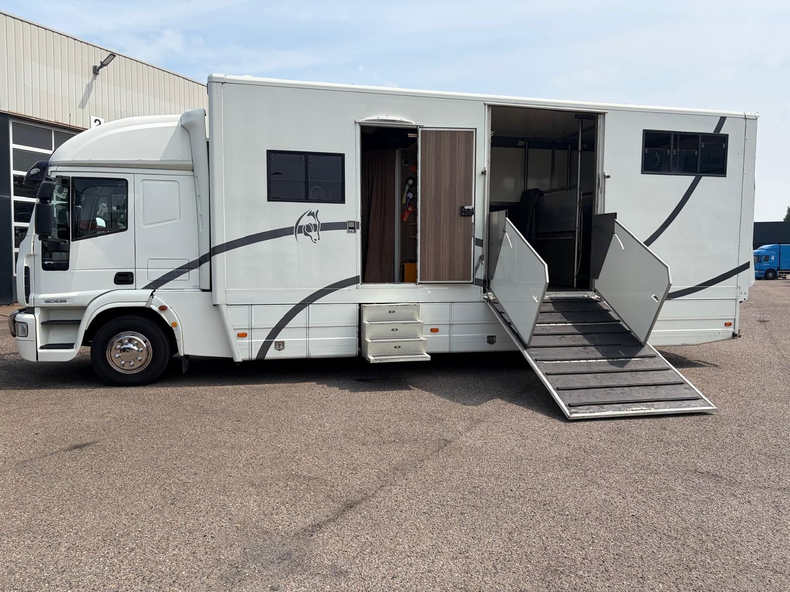 3-Pferde-LKW mit Living (Wohnbereich)