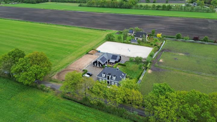 New classic manor house (Notariswoning) with land, outdoor arena with lighting and stables + business space or second house. - Photo 2