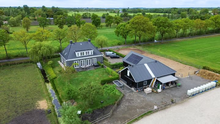 New classic manor house (Notariswoning) with land, outdoor arena with lighting and stables + business space or second house. - Photo 3