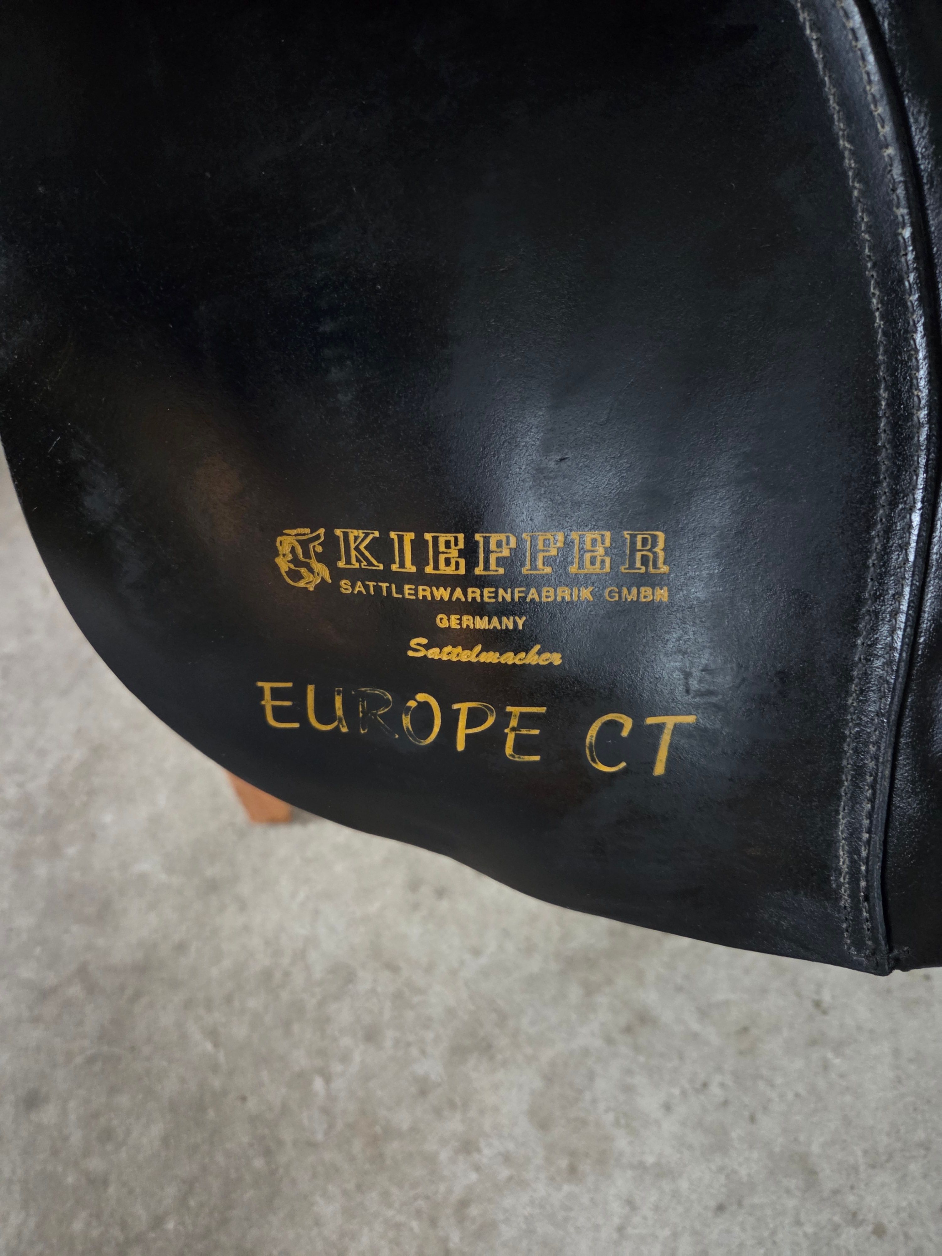MUST GO: Like new Kieffer Europe CT, 18-inch dressage saddle. - Photo 3