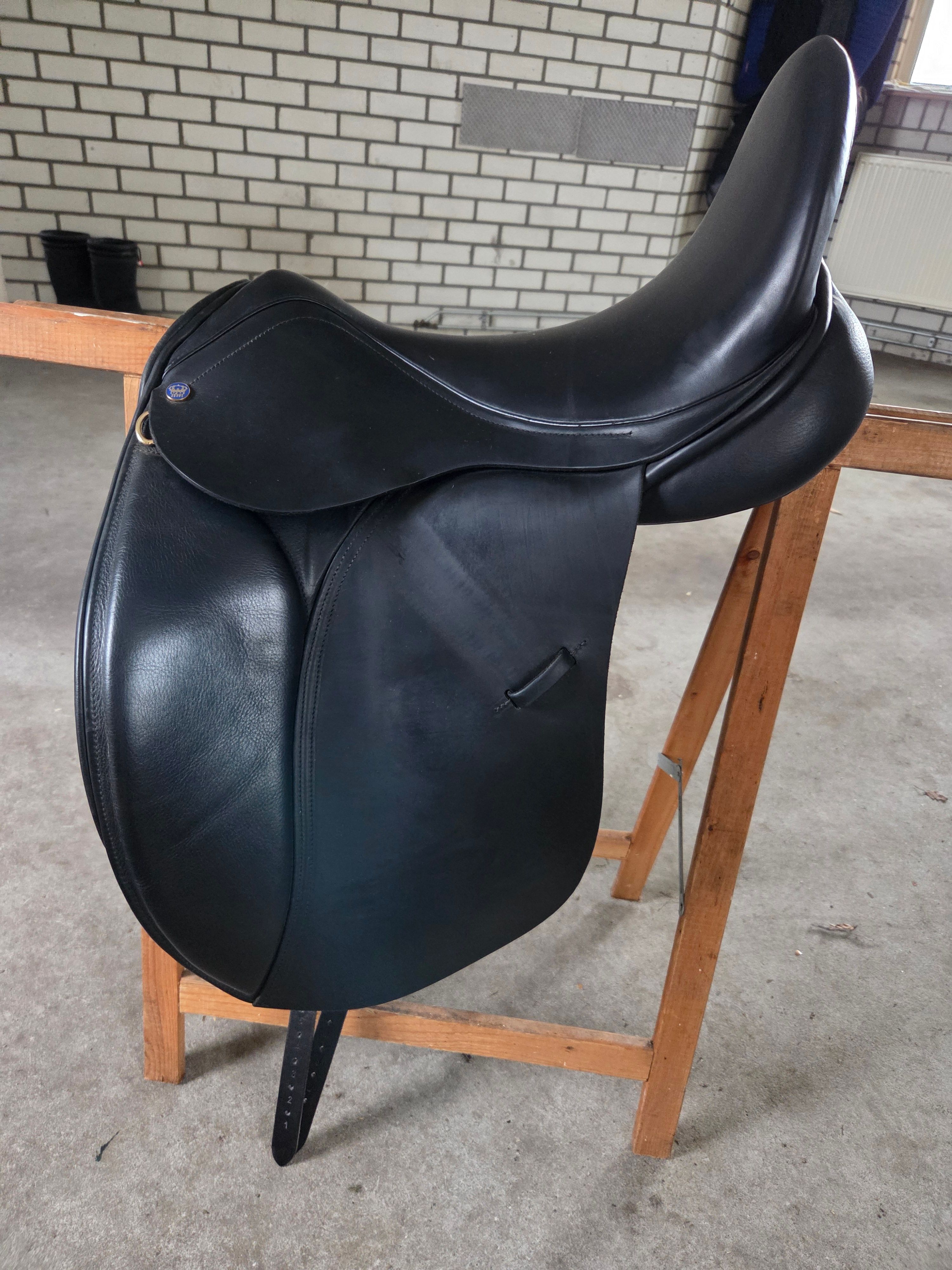 MUST GO: Like new Kieffer Europe CT, 18-inch dressage saddle.