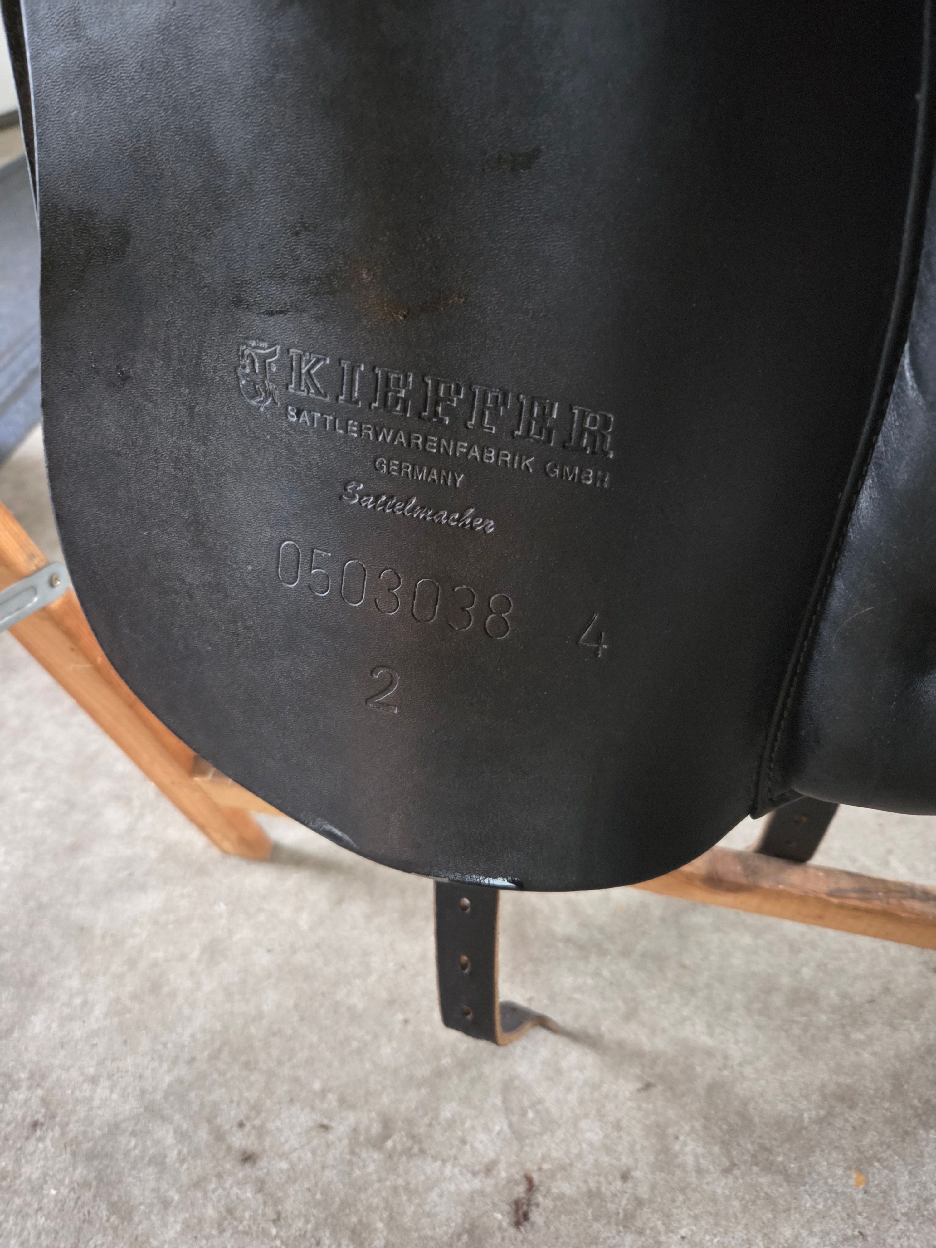 MUST GO: Like new Kieffer Europe CT, 18-inch dressage saddle. - Photo 4