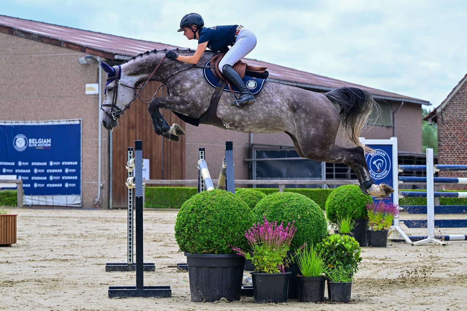 7yo powerhouse, mother jumped 4* 1m50!