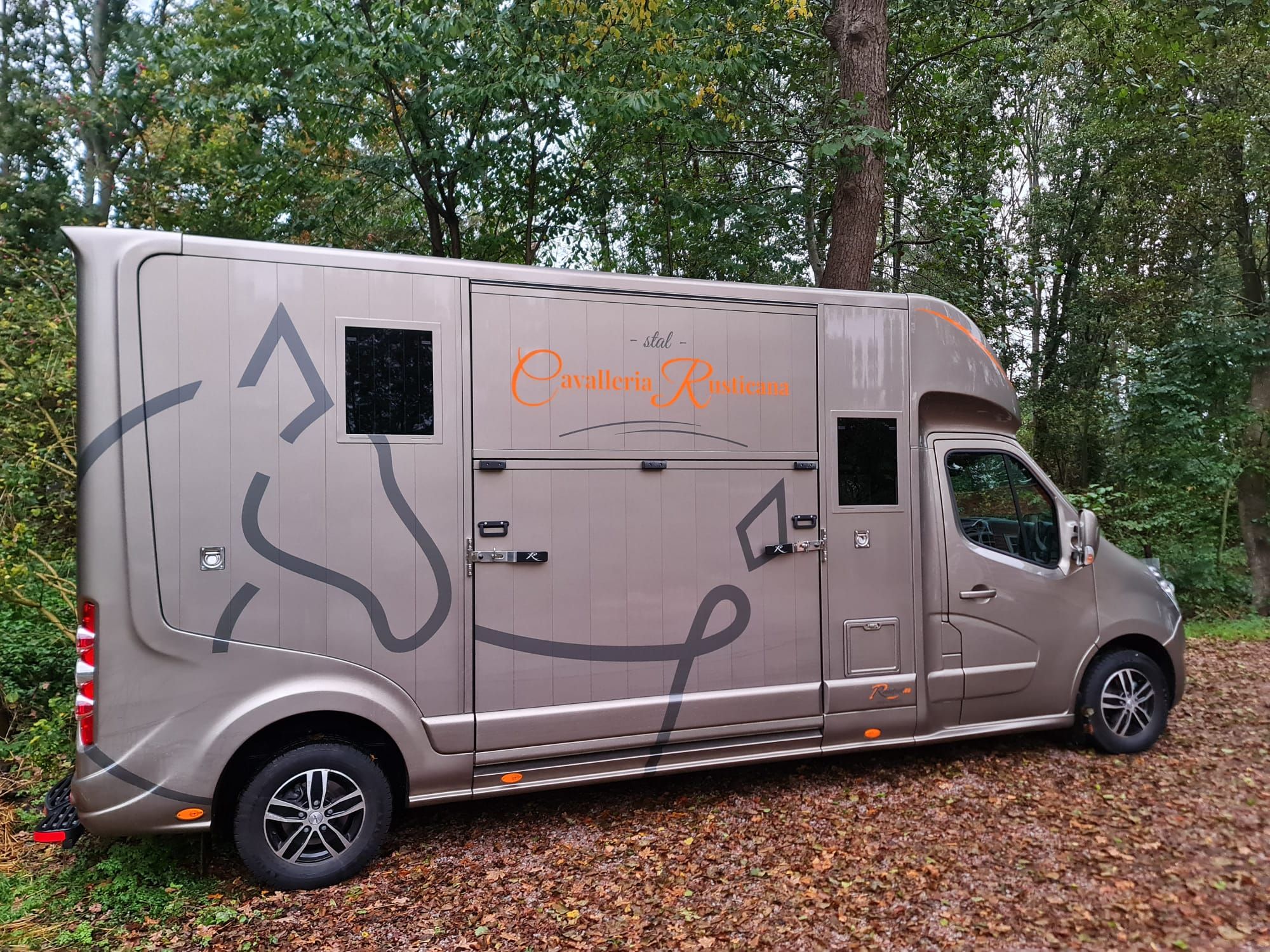 Luxury Roelofsen Parados Limousine double cab with many options