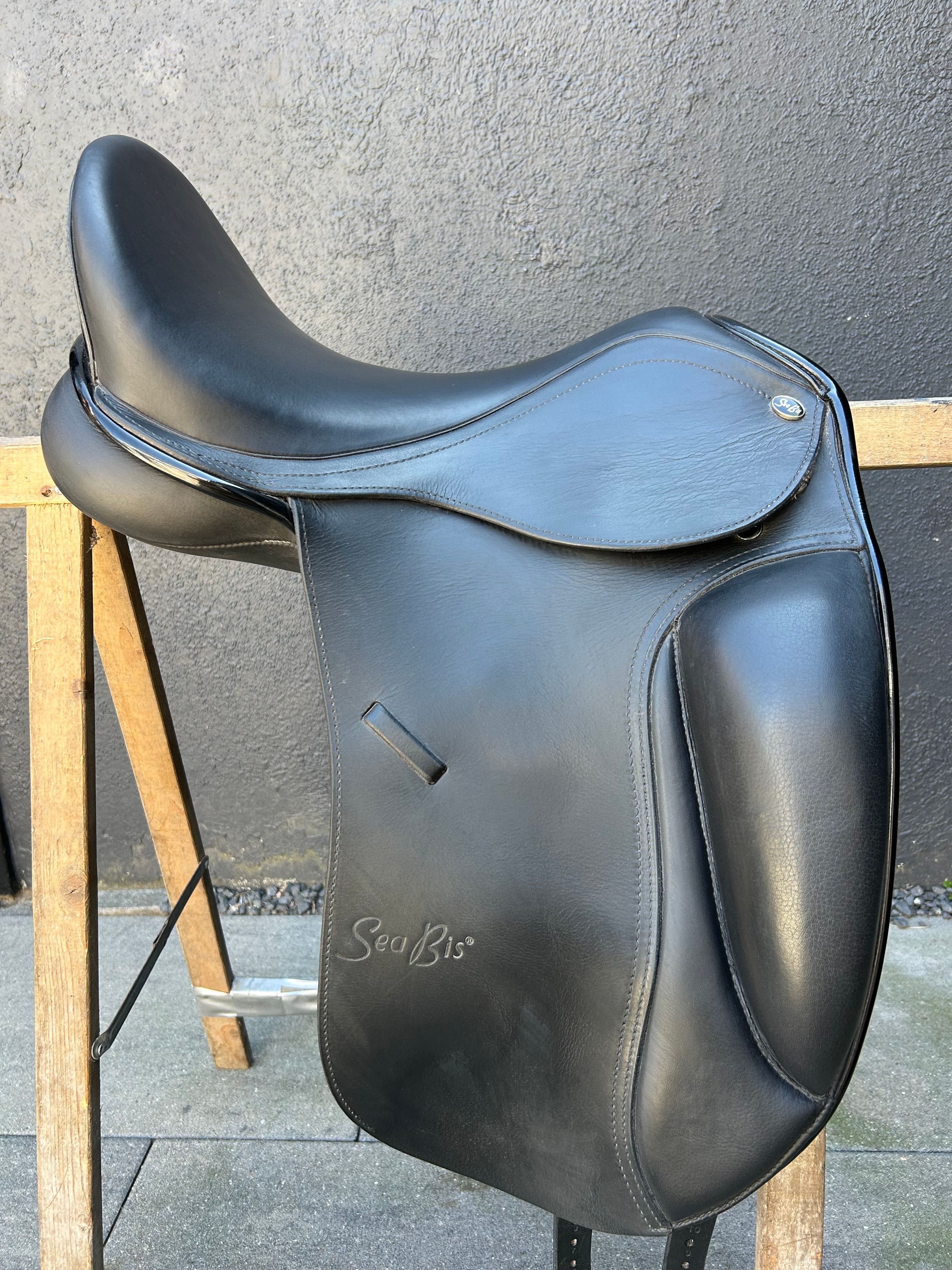 SeaBis Vigo PRO dressyrsadel 17,5” Medium – mycket gott skick