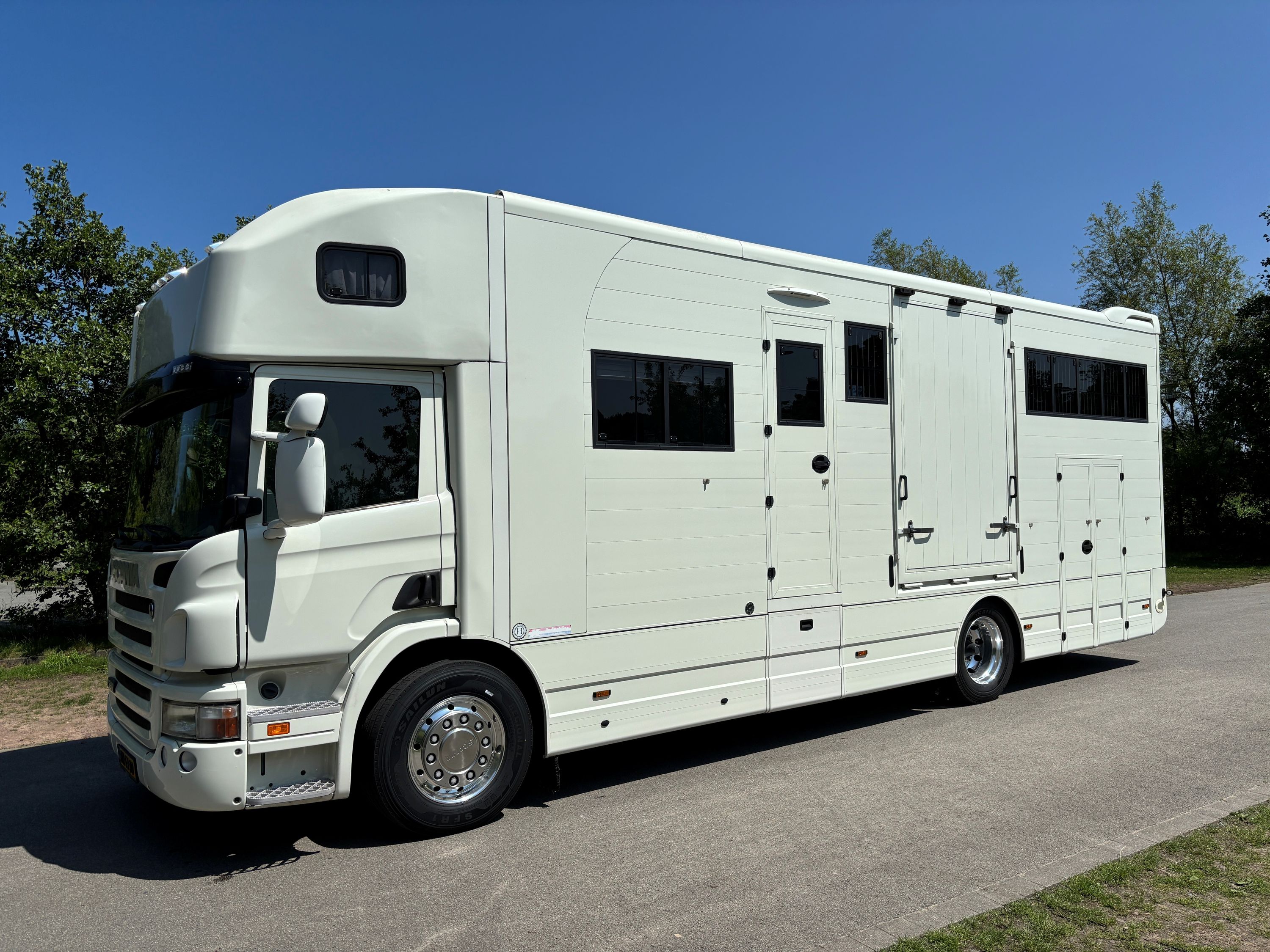 Scania P310 JK Horsetrucks 6 Paards