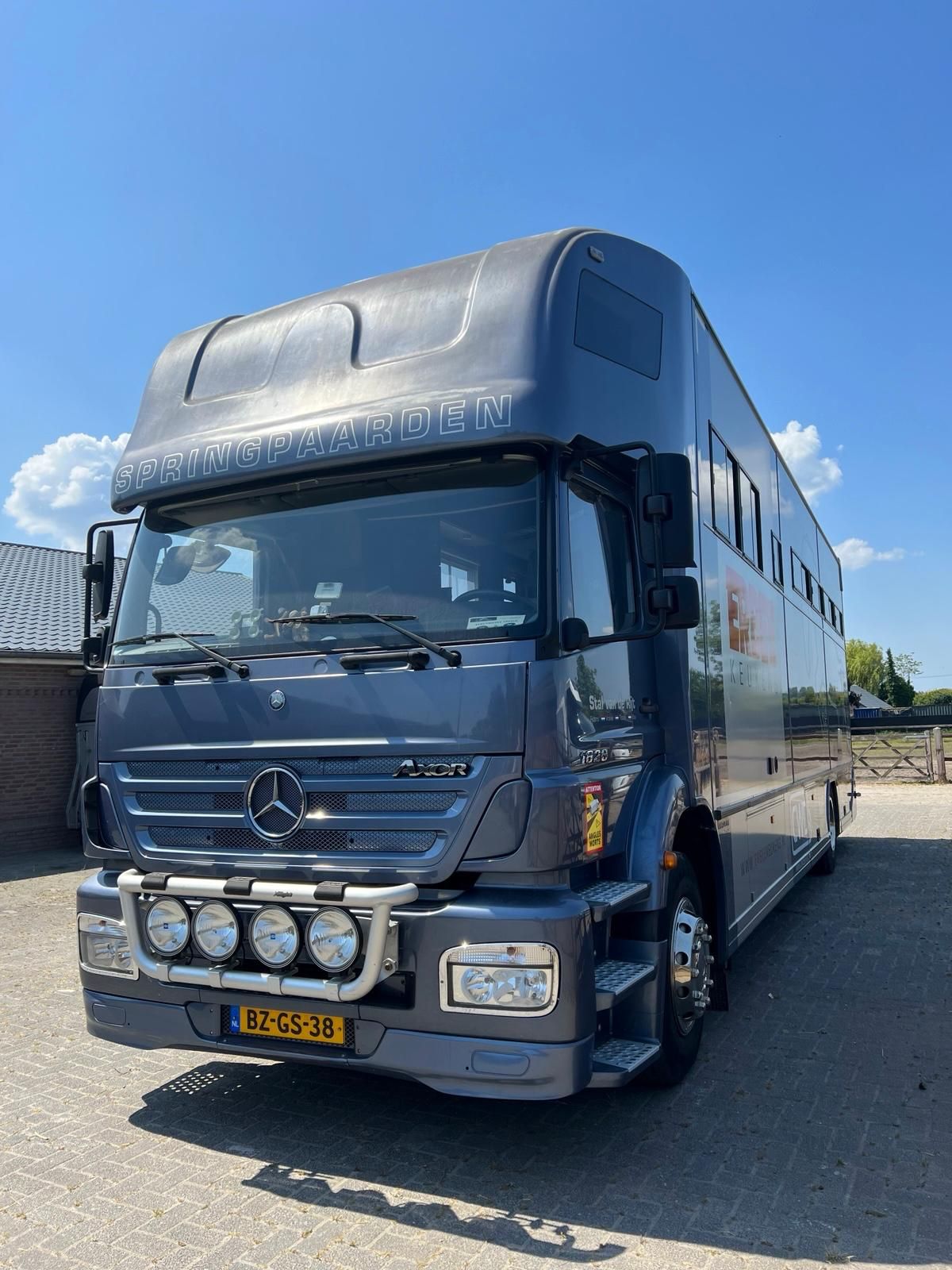 Mercedes 5-Pferde-Pferdetransporter mit Wohnbereich - Foto 3