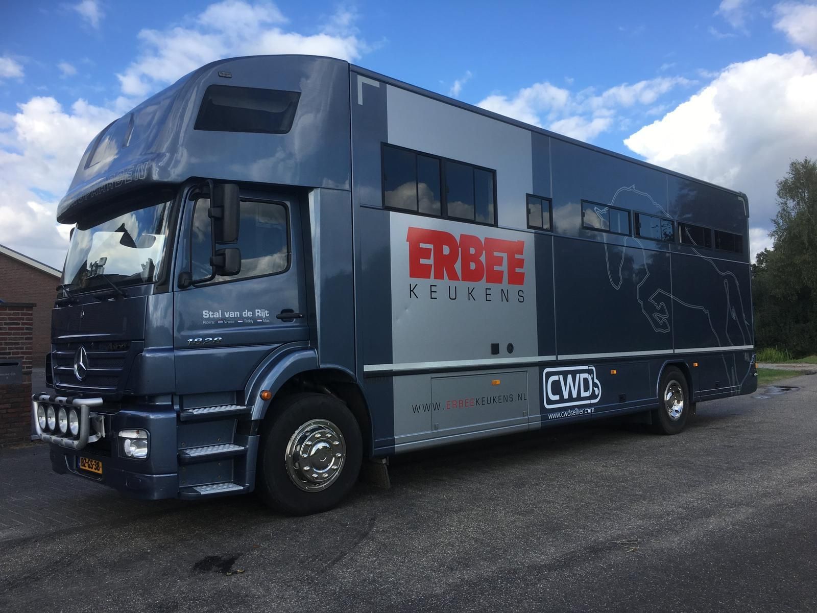 Mercedes 5-Pferde-Pferdetransporter mit Wohnbereich - Foto 2