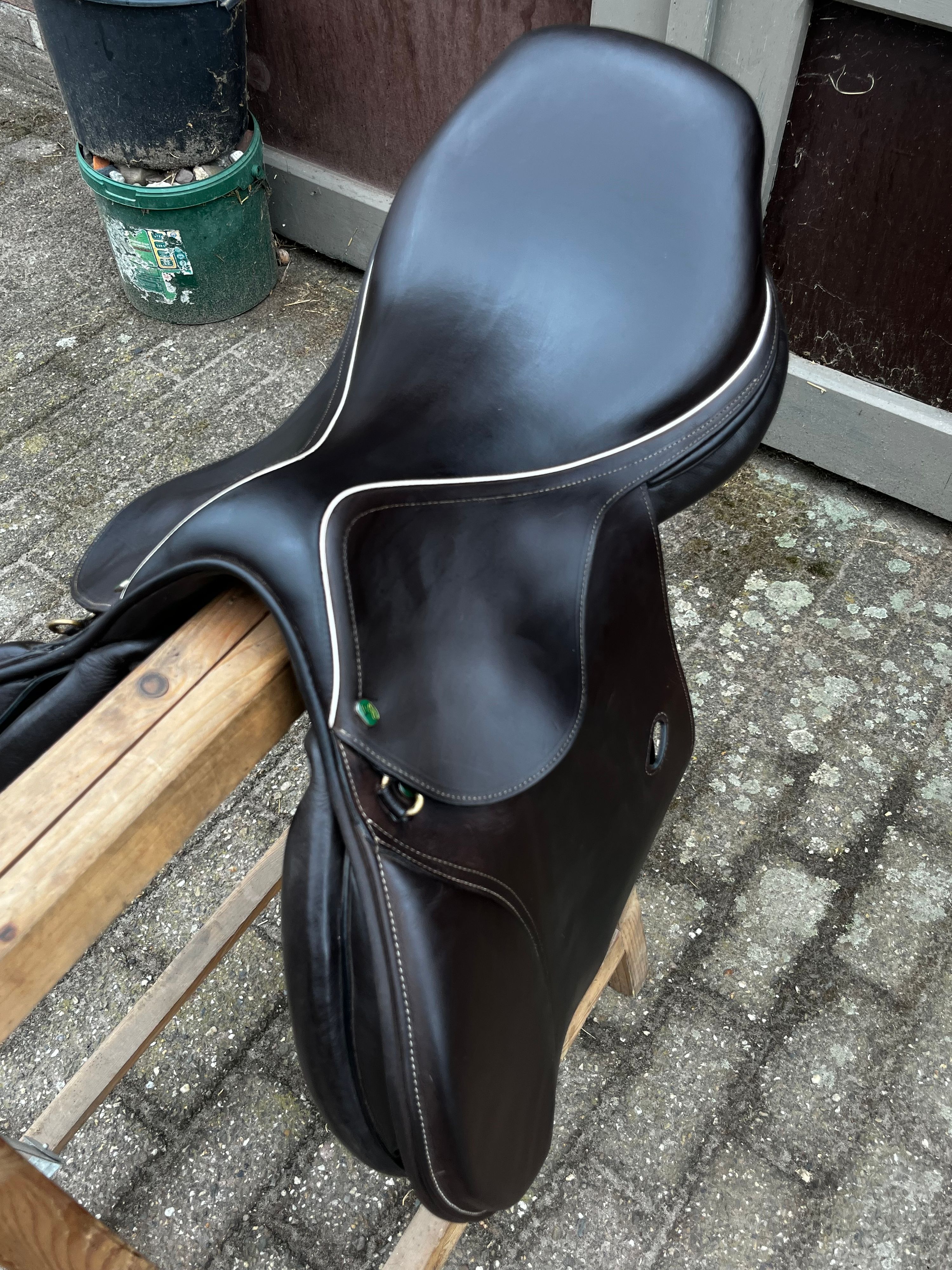 LJ Leathers jumping saddle 18” Medium black