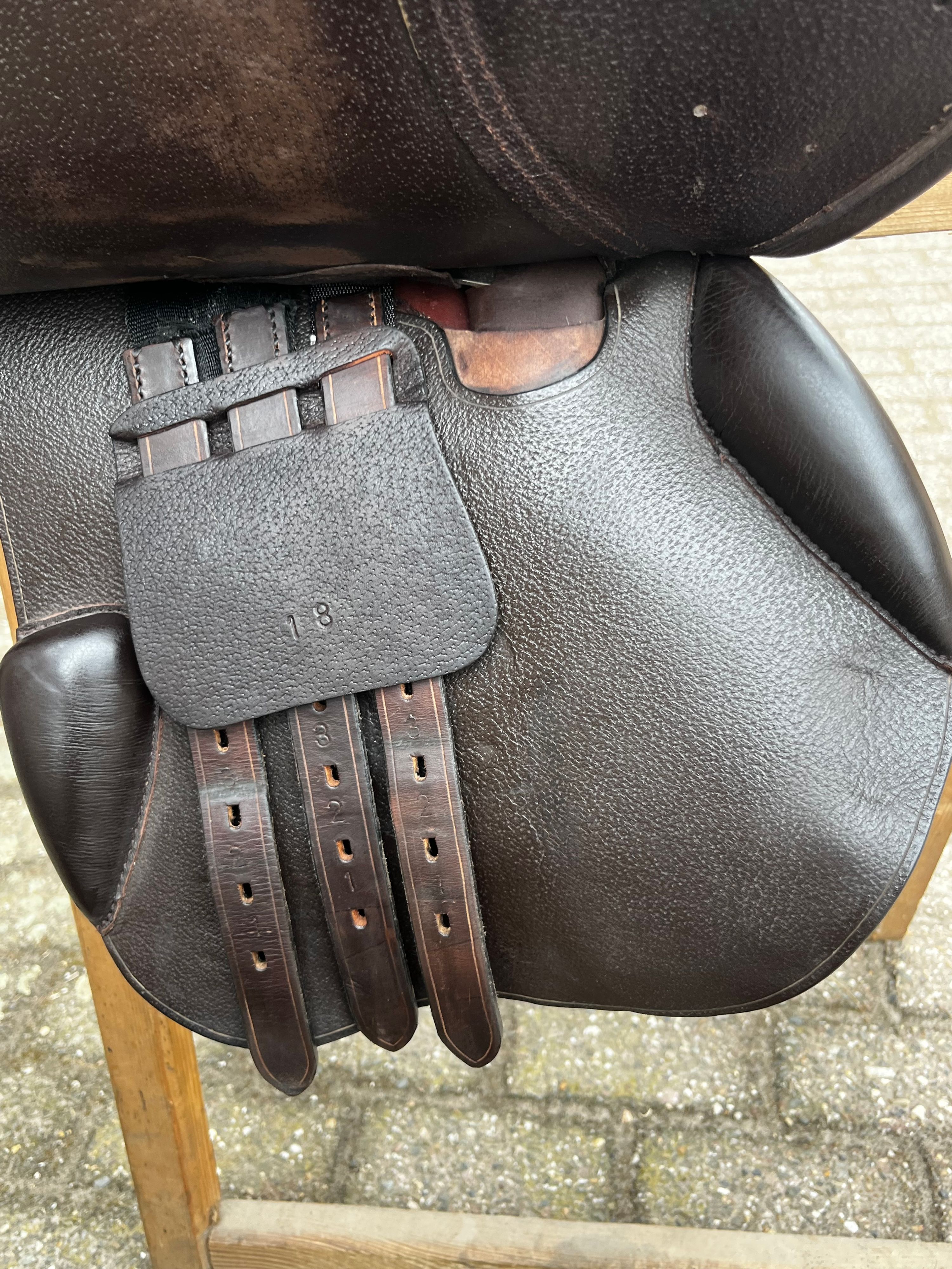 LJ Leathers jumping saddle 18” Medium black - Photo 6