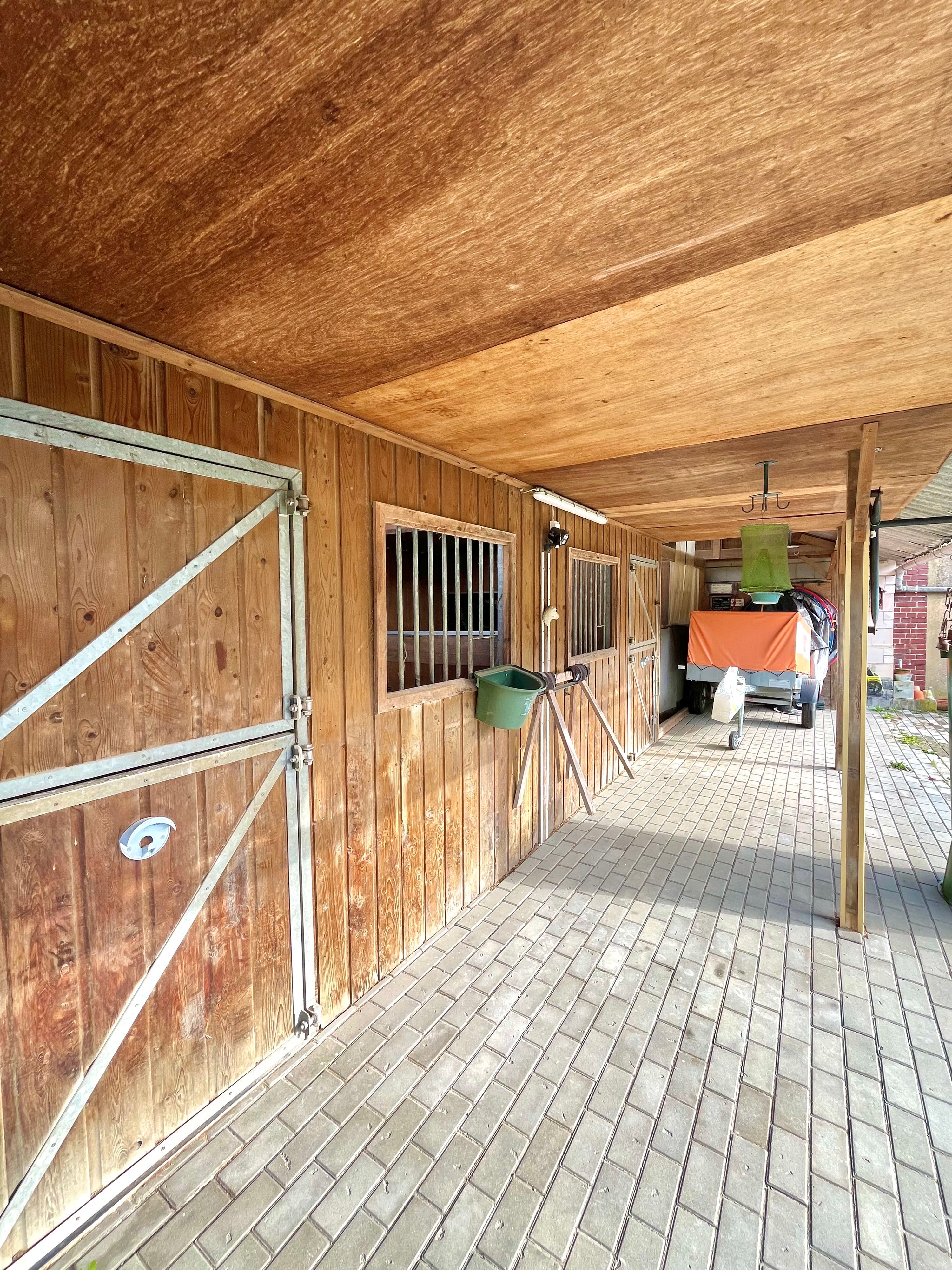 Bezugsfertiger Bauernhof mit Innenhof, Pferdestall & Homegym - Foto 3