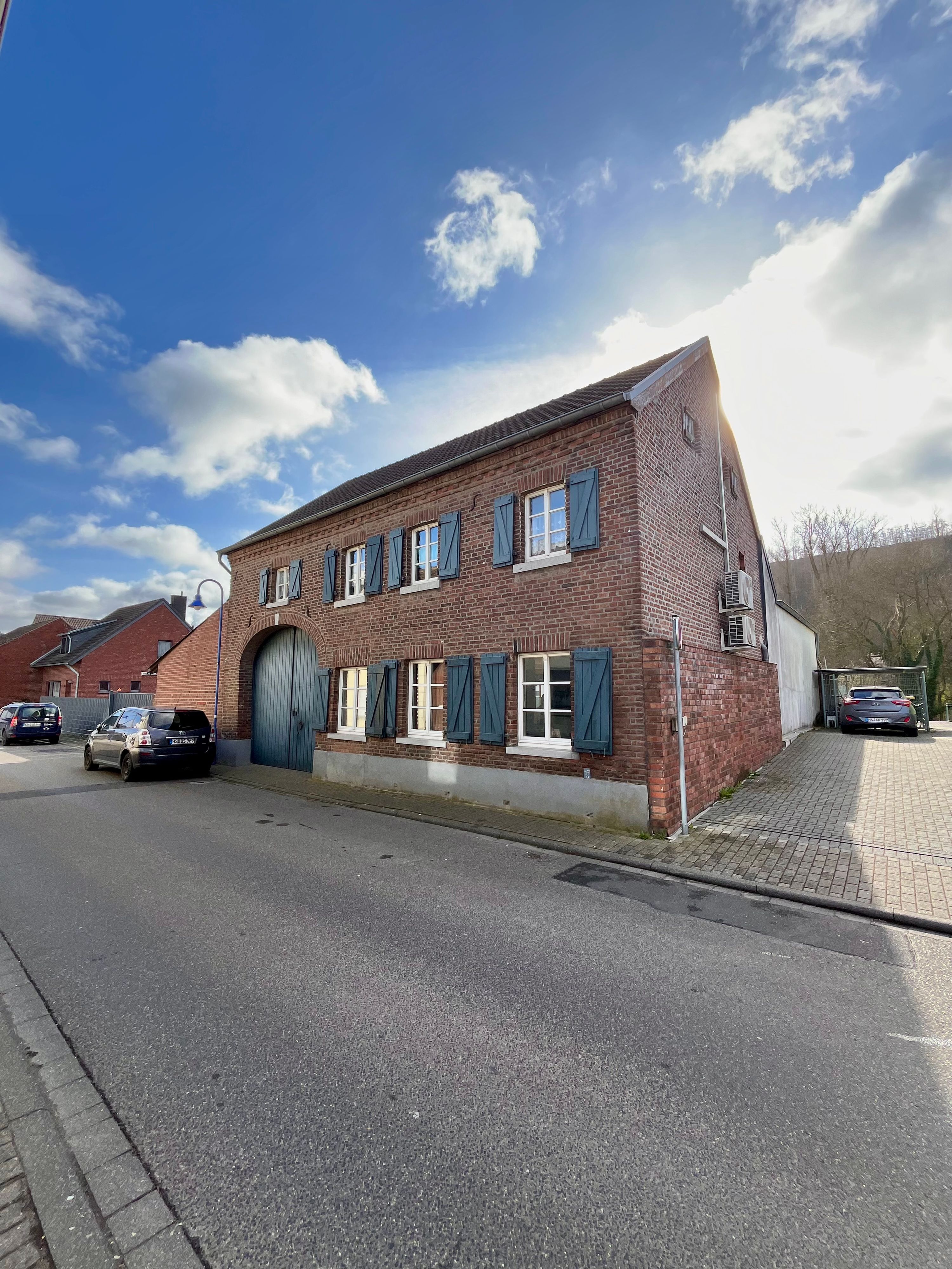 Bezugsfertiger Bauernhof mit Innenhof, Pferdestall & Homegym - Foto 2