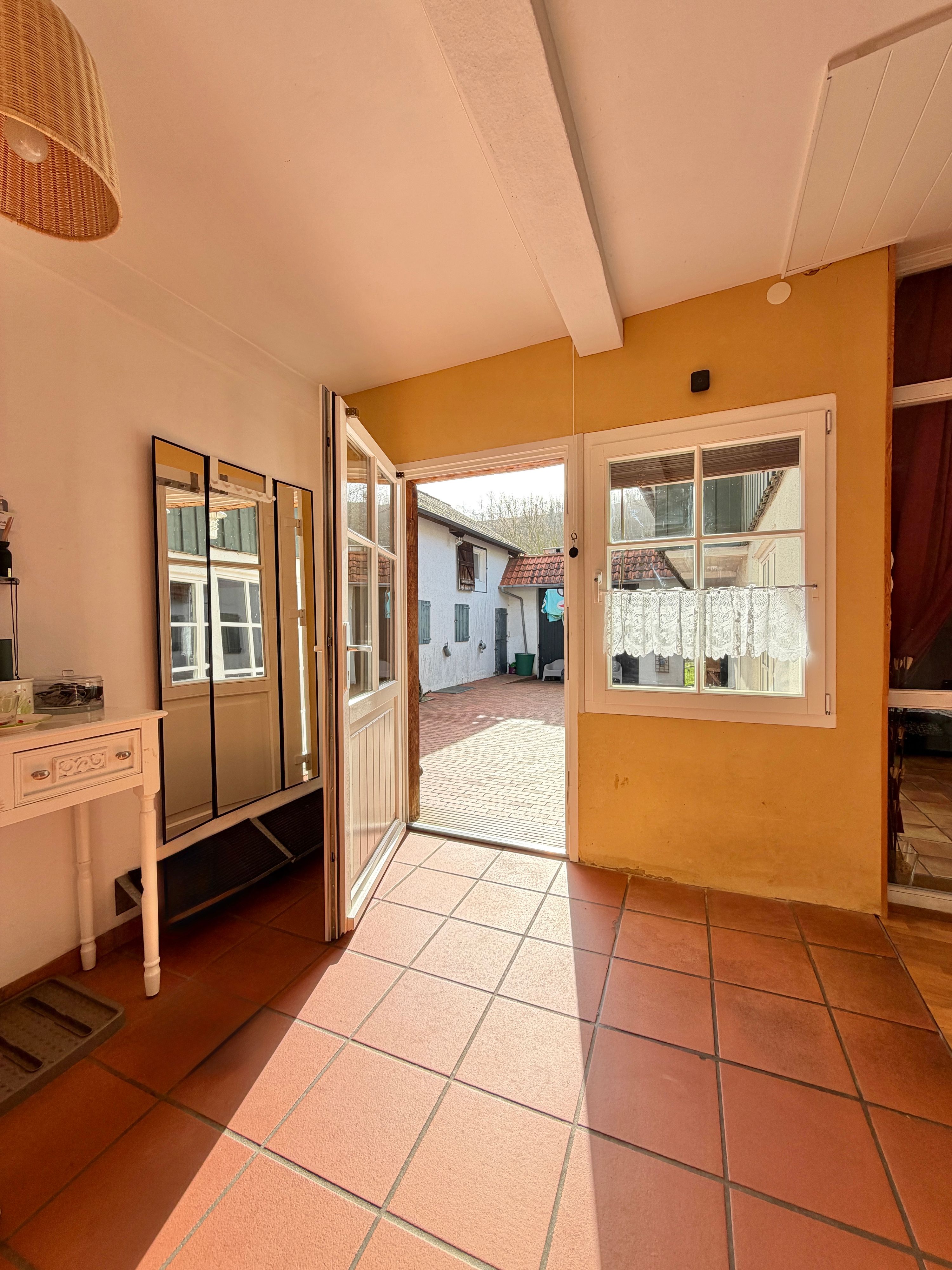 Bezugsfertiger Bauernhof mit Innenhof, Pferdestall & Homegym - Foto 5