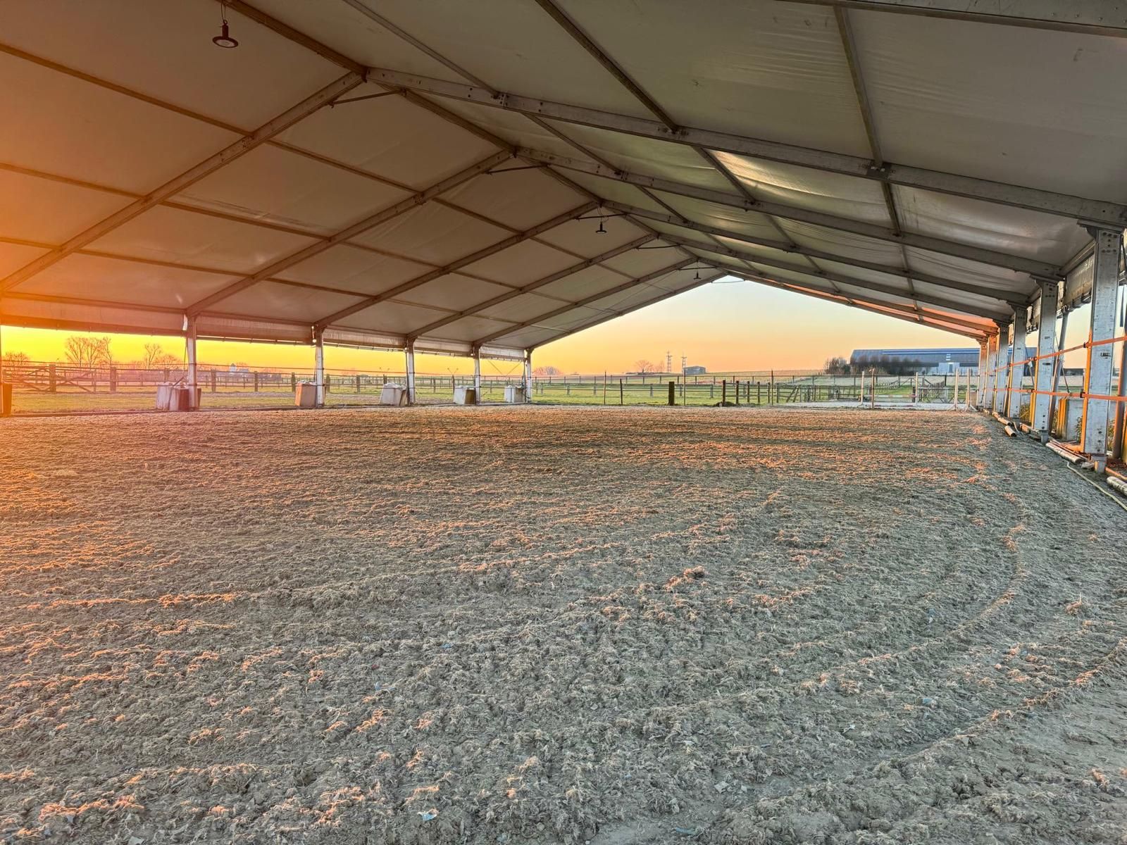 Aluminium riding arena / track tent