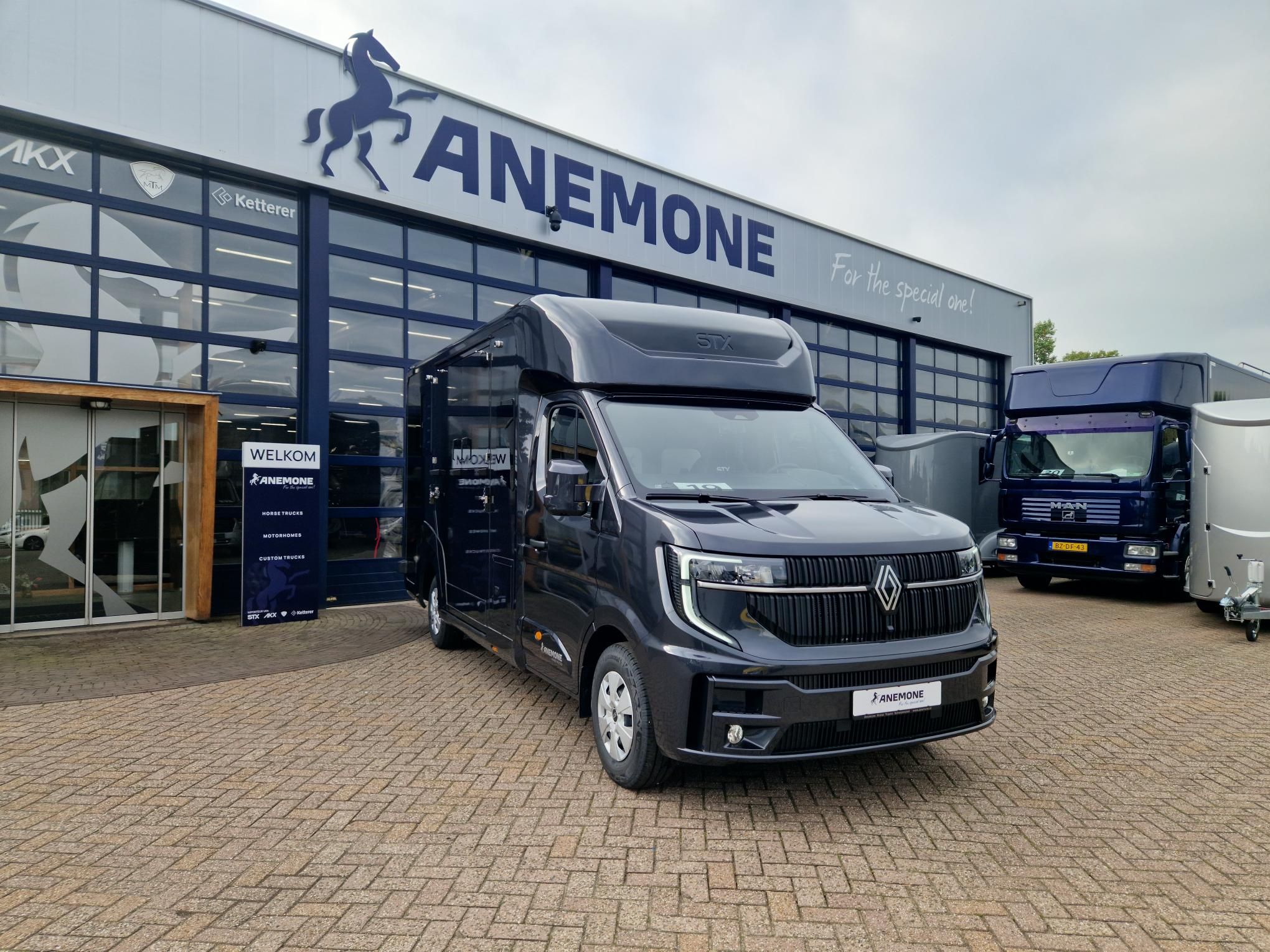 4T Renault Master STX S5L Automatisk Hingstutförande bäddsoffa Anemone (id:19)