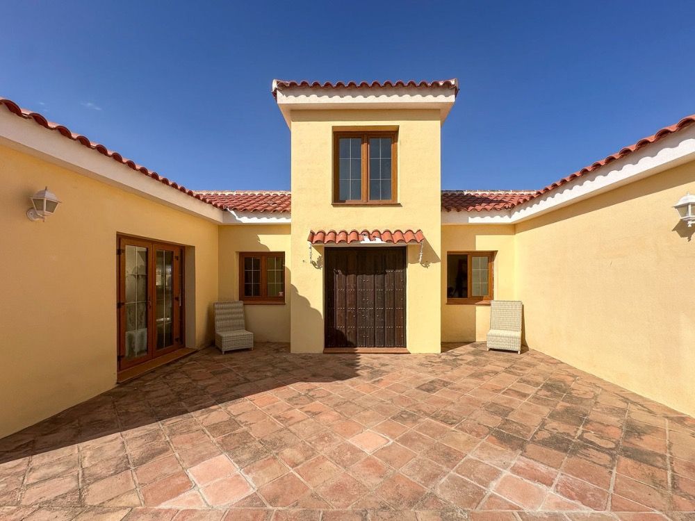 Villa te koop met paardenstallen aan de Costa del Sol (Mijas Costa) dicht bij alle voorzieningen! - Foto 2