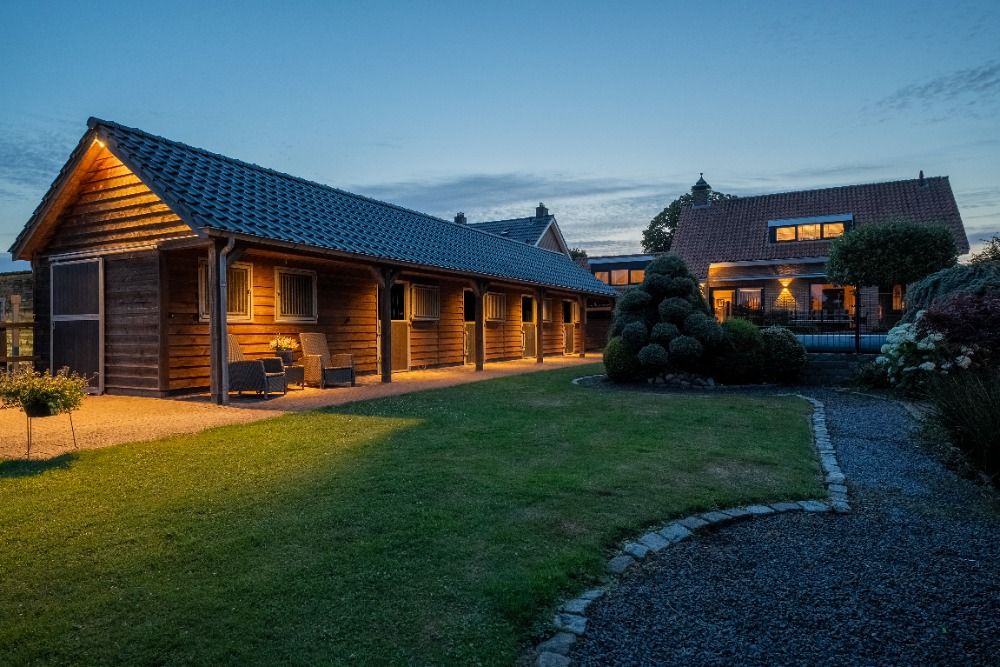 Luxe woonhuis met paardenaccomodatie en zwembad