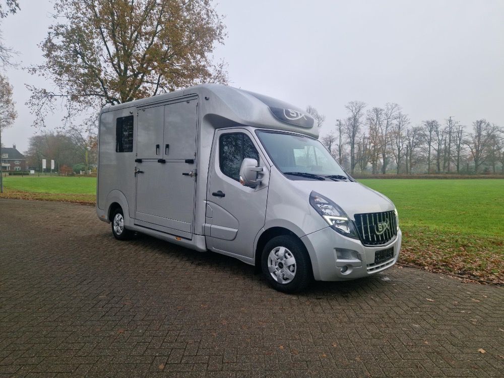 شاحنة Renault Master حديثة بتجهيزات الفحول Anemone (رقم التعريف: 15)
