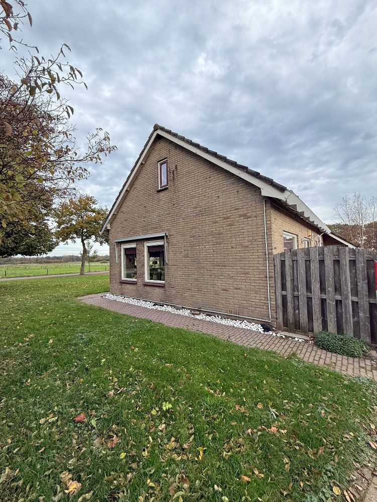 Stud farm with 56 horse stables, carousel and private racetrack with house in the village of Deurze - Photo 6