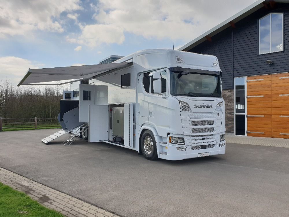 Scania S730 Roelofsen RR6 voor 6 paarden